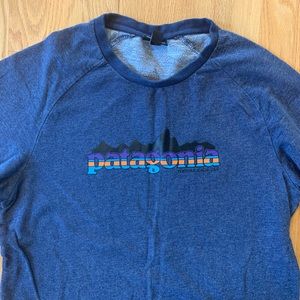 Men’s Vintage Patagonia lightweight crew neck long sleeve shirt size M.